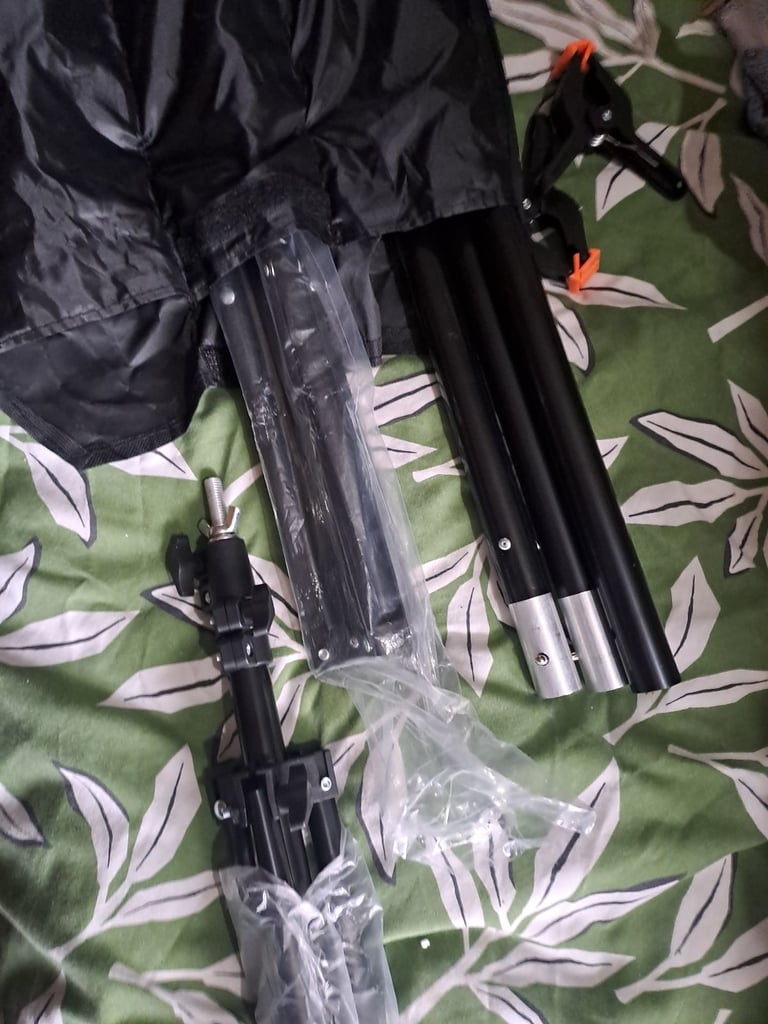 Cam tripods and storage bags