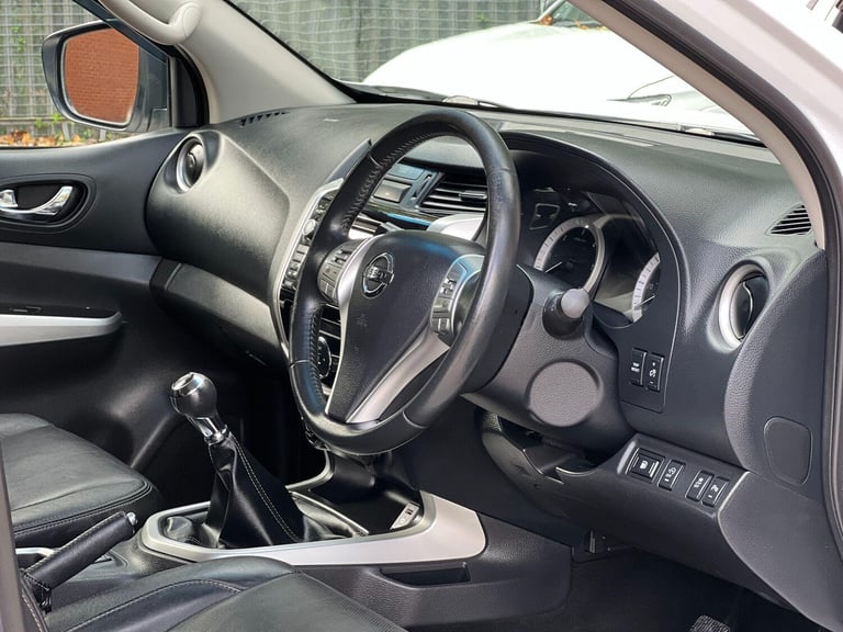 2018 Nissan Navara 2.3 dCi Tekna 4WD Euro 6 (s/s) 4dr PICK UP Diesel Manual
