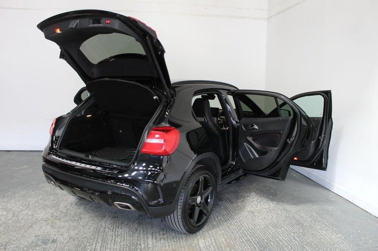 MERCEDES-BENZ GLA CLASS 2.1 GLA220d AMG Line (Premium Plus) 7G-DCT 4MATIC Euro