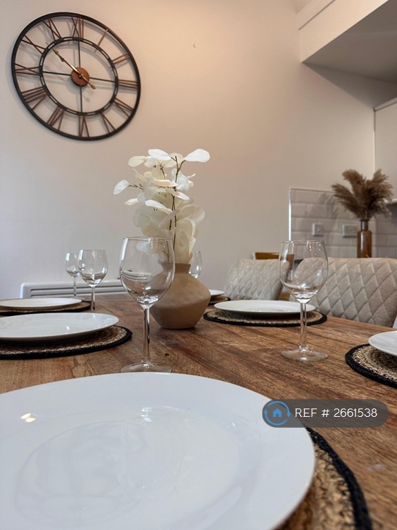 3 bedroom flat in Oak Terrace, Liverpool, L7 (3 bed) (#2661538)