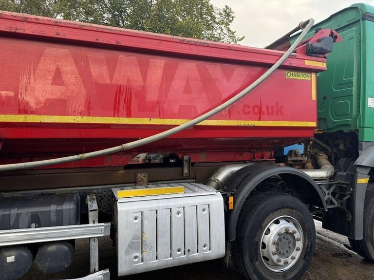 2016 MERCEDES AROCS 3240 8X4 TIPPER