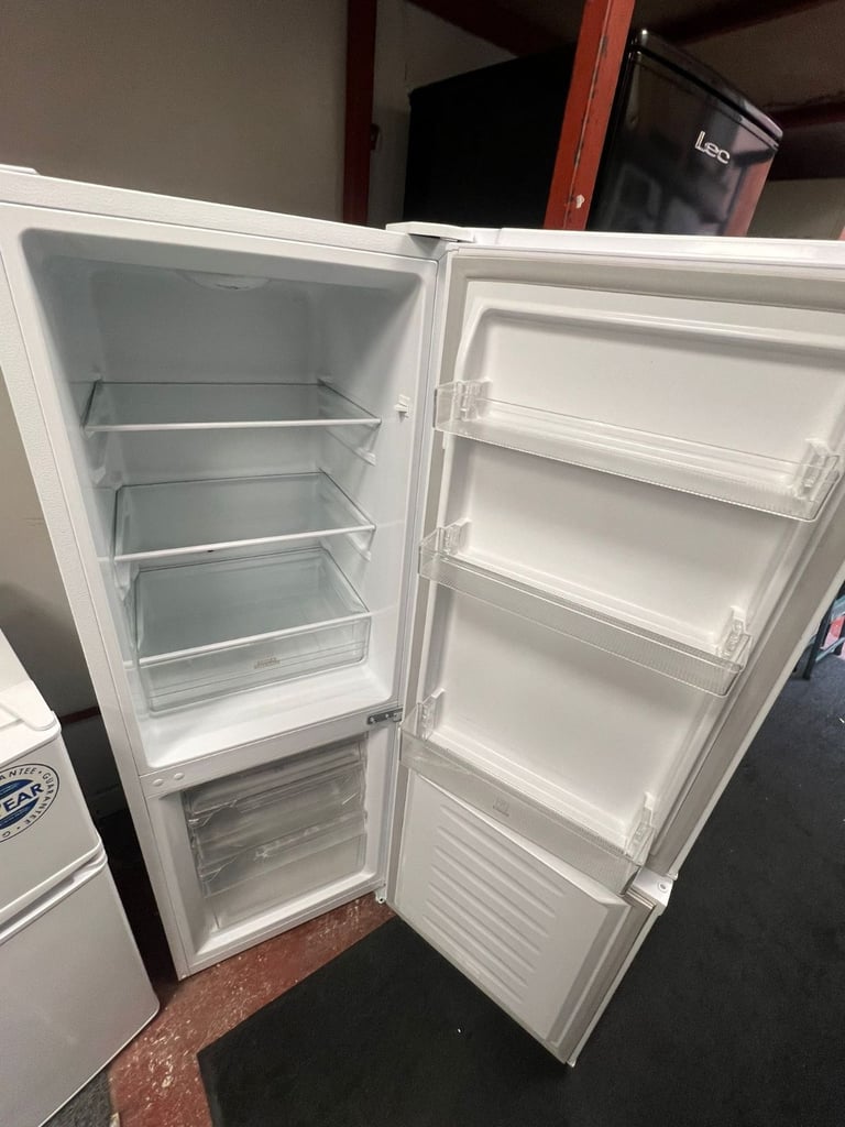 60 40 Fridge freezer some wee marks but fresh perfect wording order £95