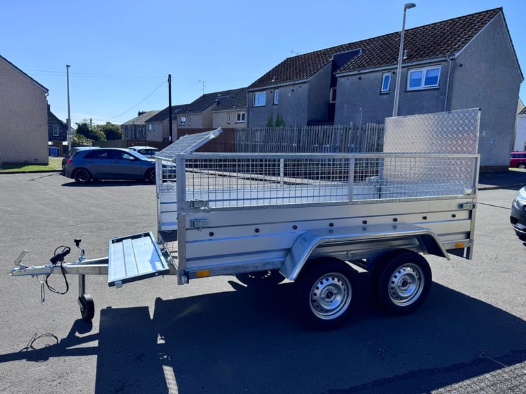 BRAND NEW 8,7ft X 4,2ft TWIN AXLE NIEWIADOW TRAILER WITH 40CM MESH AND A RAMP 750KG