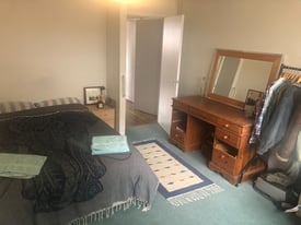 Double bedroom in apartment/flat in city centre (Short-Term only)
