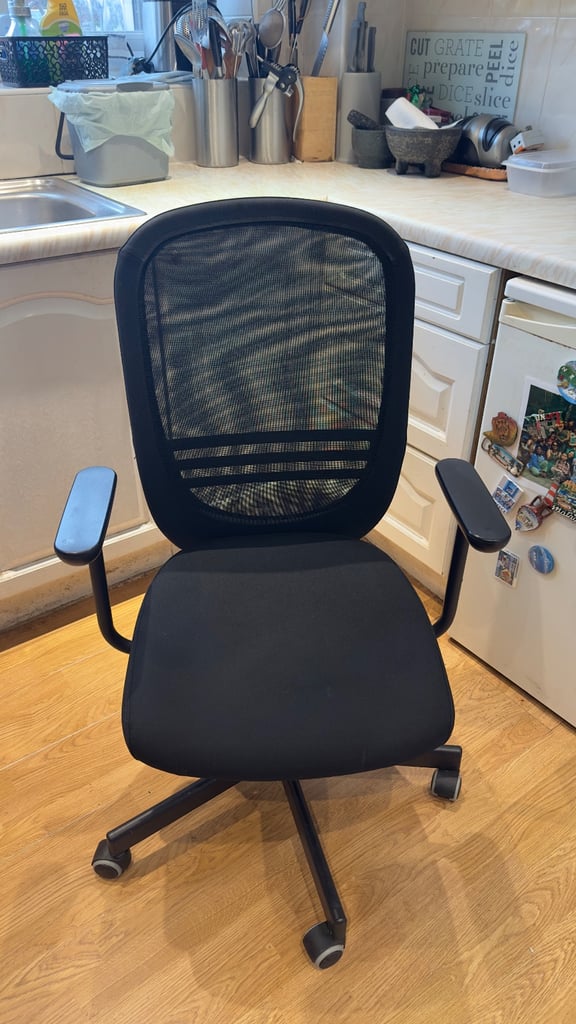 Black office chair 