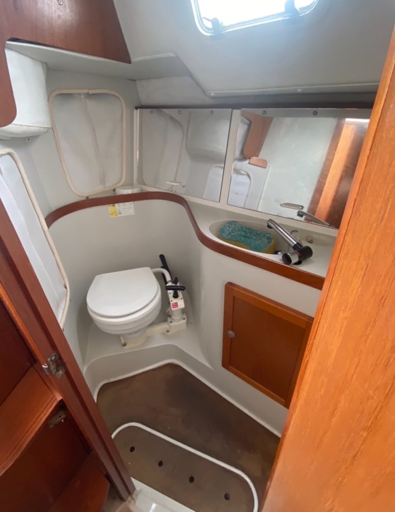 Free storage Hunter horizon 30 sailboat boat bilge keel yacht 