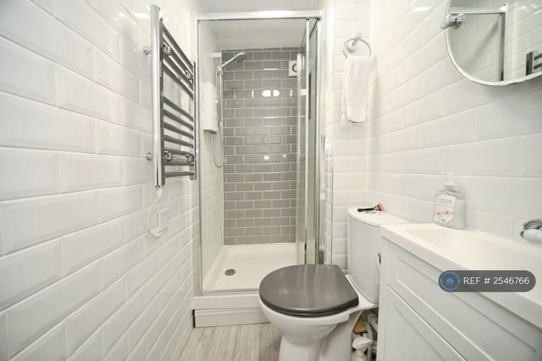 5 bedroom house in High Street, Tring, HP23 (5 bed) (#2546766)