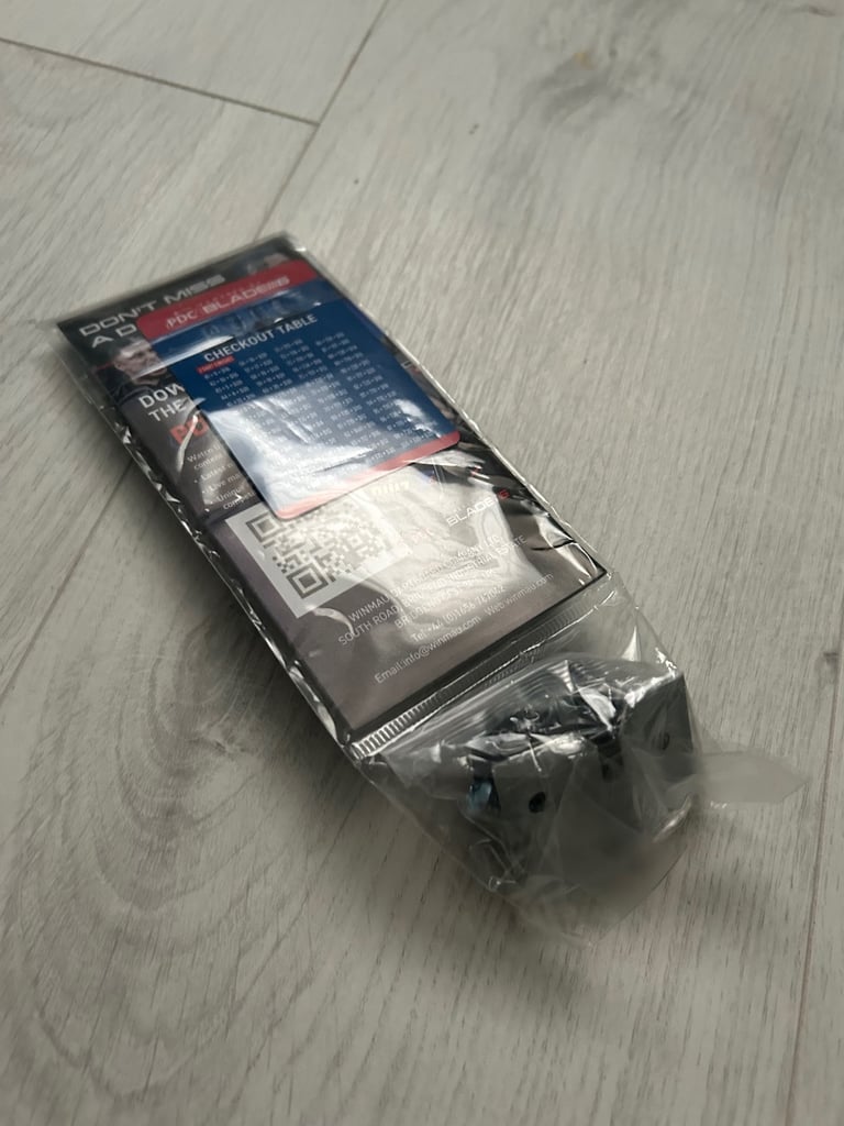 Winmau Blade 6 Dartboard and Surround (No Darts Included)