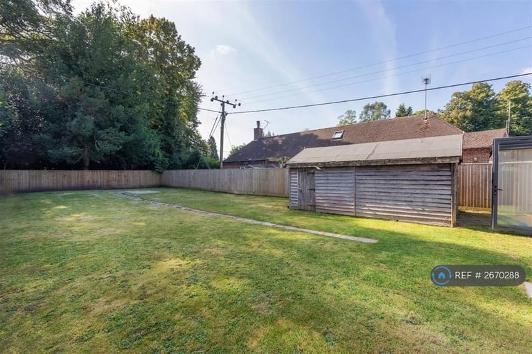 3 bedroom house in Holly Close, Highmoor Cross, Henley-On-Thames, RG9 (3 bed) (#2670288)