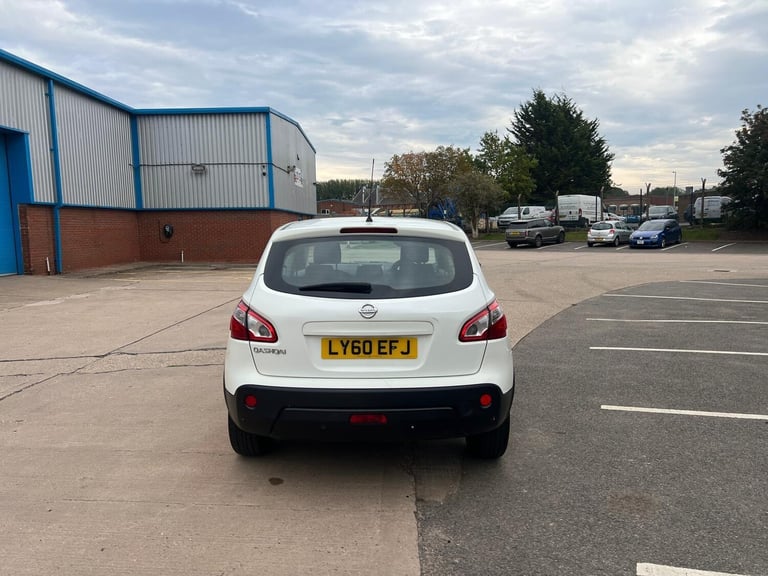Nissan Qashqai 1.6 Acenta 2WD Euro 5 (s/s) 5dr Petrol Manual - Image 2