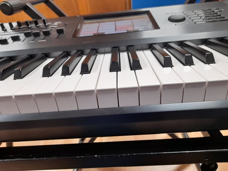 Korg Kronos X 88 key workstation professional keyboard excellent condition