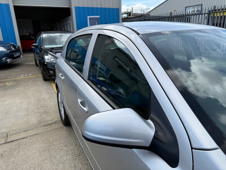 2005 Vauxhall Astra 1.6i 16V Club 5dr HATCHBACK Petrol Manual - Image 30