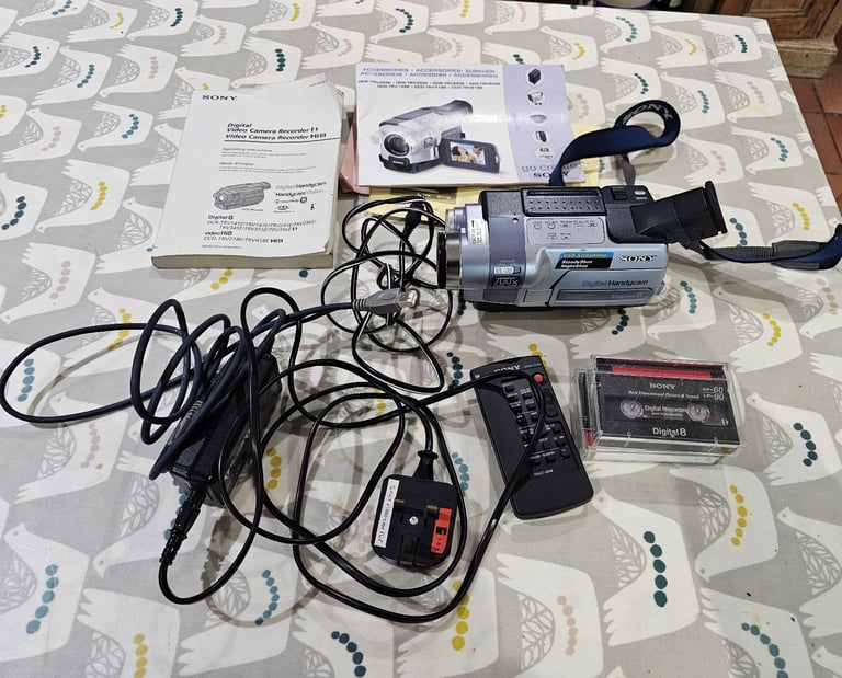Sony Handycam DCR-TRV245E Camcorder NightShot Digital8 Tape Camera