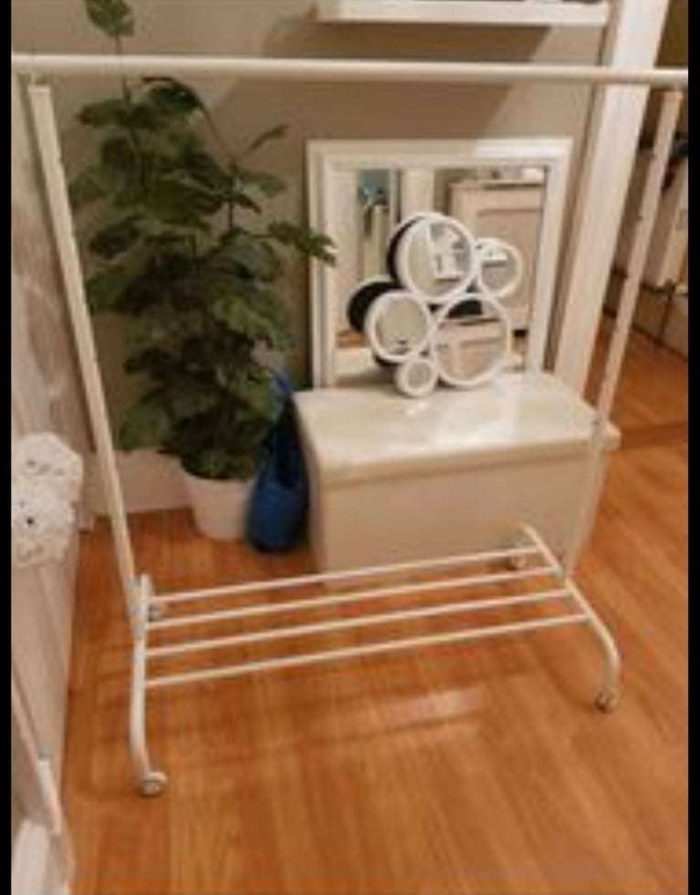 image for Height adjustable clothes rail 