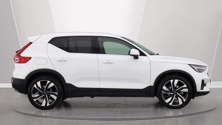 2025 Volvo XC40 B4 (P) Ultra Bright (Sunroof, Pilot Assist, BLIS, Leather) ESTATE Petrol/Electric...