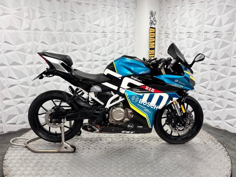 2022 CFMOTO 300SR | *WARRANTY PROVIDED*
