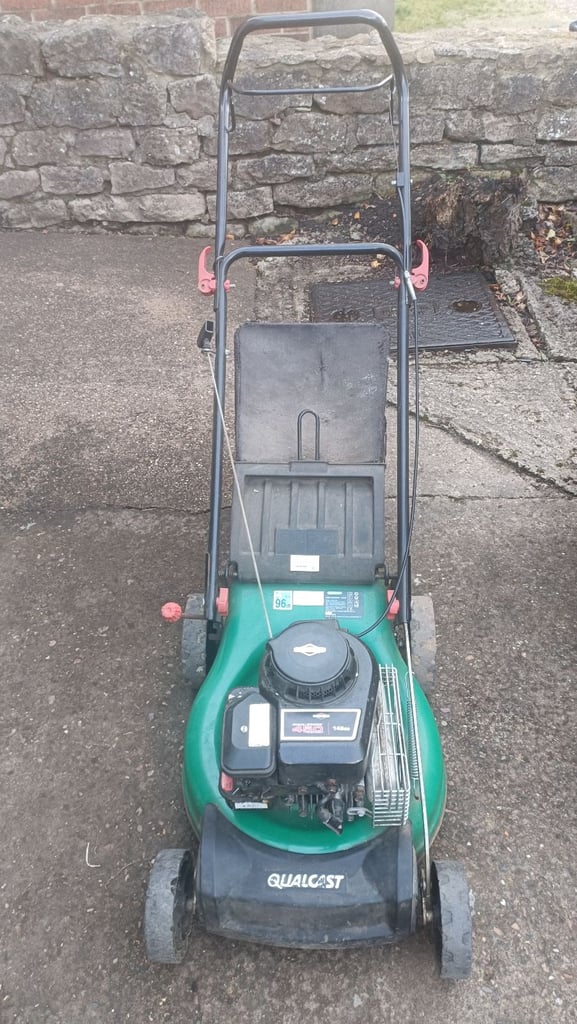 image for Spares or Repairs 148cc Briggs and Stratton 450 series qualcast petrol lawnmower