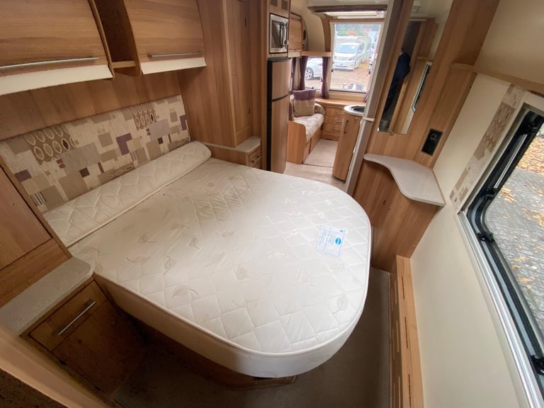 BAILEY UNICORN VIGO - 2014 - ISLAND BED - 4 BERTH - MOVER - PRISTINE 