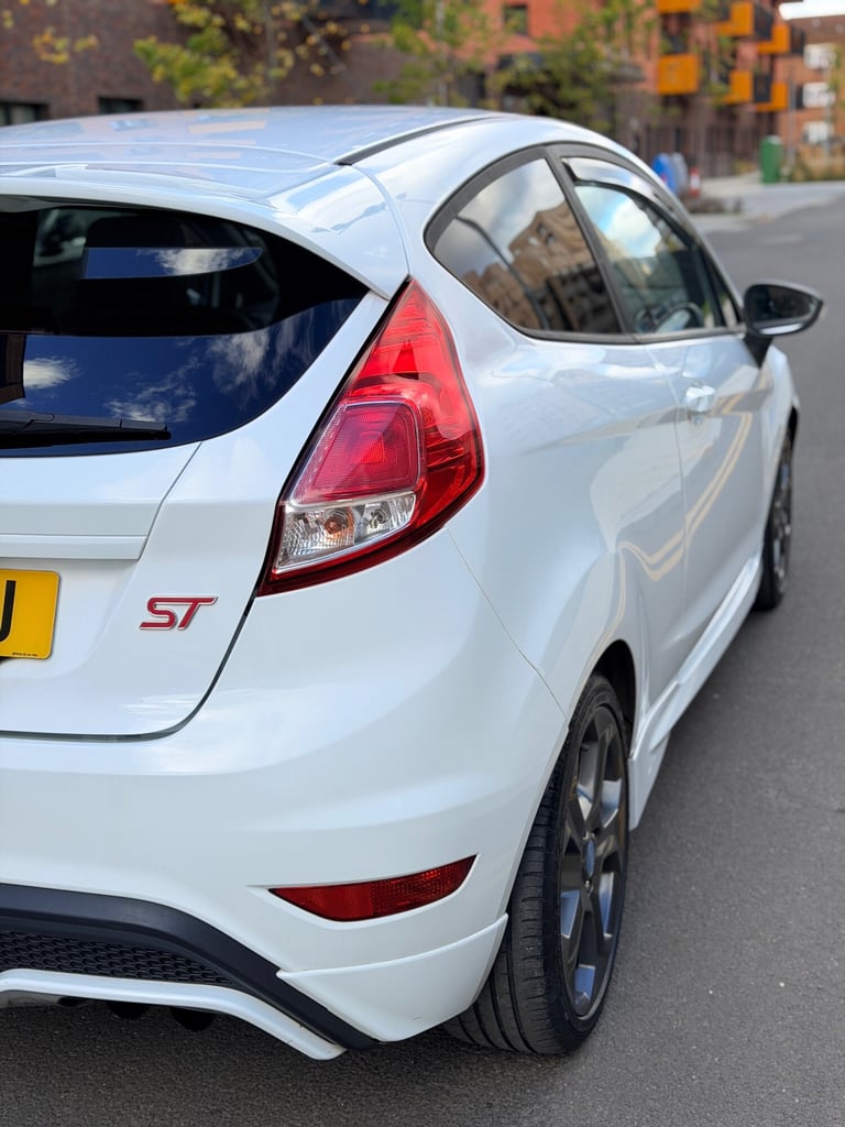 2014 Ford Fiesta 1.6 EcoBoost ST-2 3dr HATCHBACK Petrol Manual