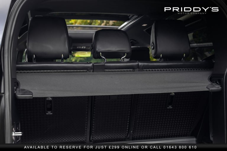LAND ROVER DEFENDER 90 2.0 P300 X-Dynamic HSE - Amazing spec. Massive presence.
