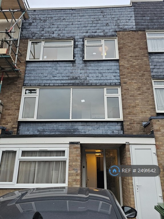 4 bedroom house in Willow Way, Potters Bar, EN6 (4 bed) (#2491642)