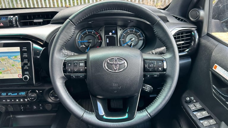 2024 Toyota Hilux 2.8 D-4D Invincible X Pickup Double Cab 4dr Diesel Auto 4WD Euro 6 (s/s) (2 PIC...