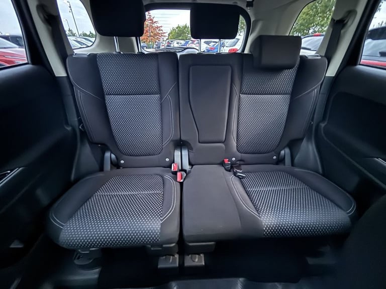 2021 Mitsubishi Outlander 2.4h TwinMotor 13.8kWh Design SUV 5dr Petrol Plug-in Hybrid CVT 4WD Eur...