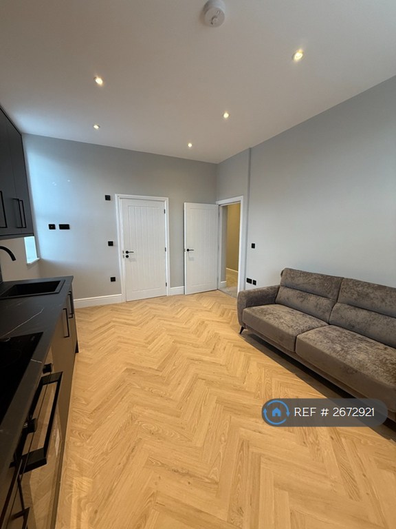 1 bedroom flat in Hall Gate, Doncaster, DN1 (1 bed) (#2672921)