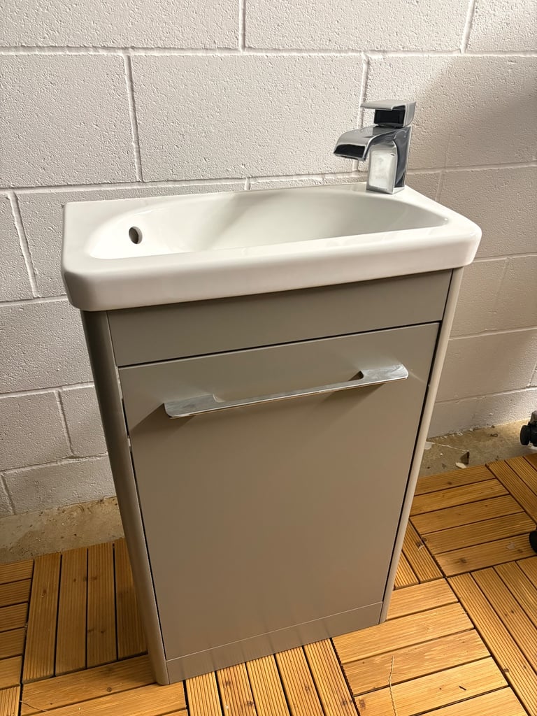 Contour Vanity Unit 