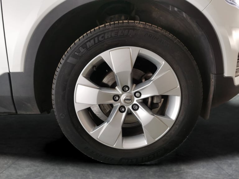 2020 Volvo XC40 1.5 T3 Momentum SUV 5dr Petrol Auto Euro 6 (s/s) (163 ps) - SENSUS SAT NAV  Suv P...