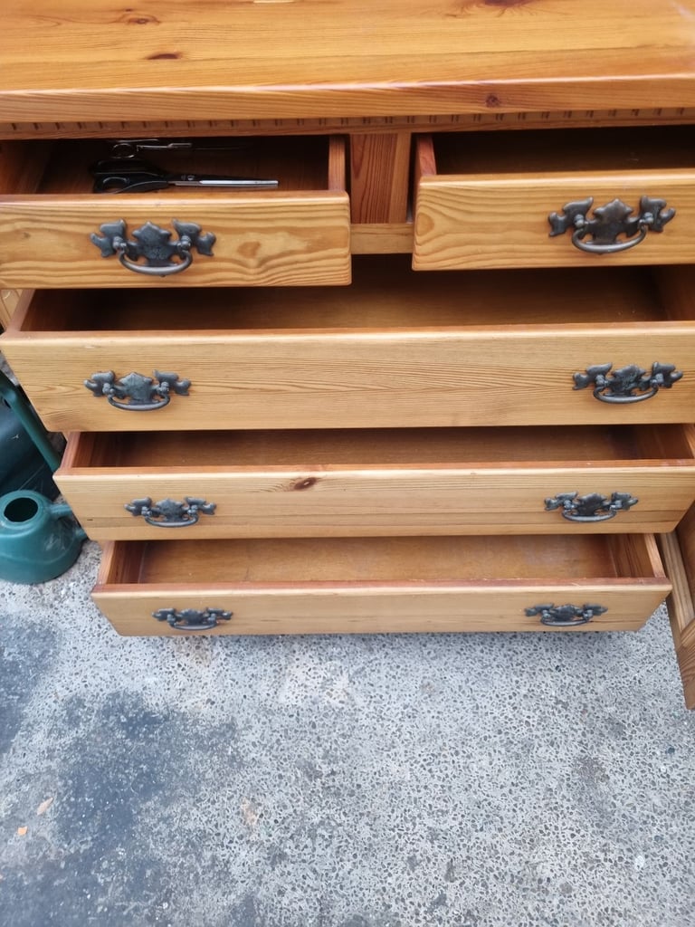 Sideboard/ dresser base 