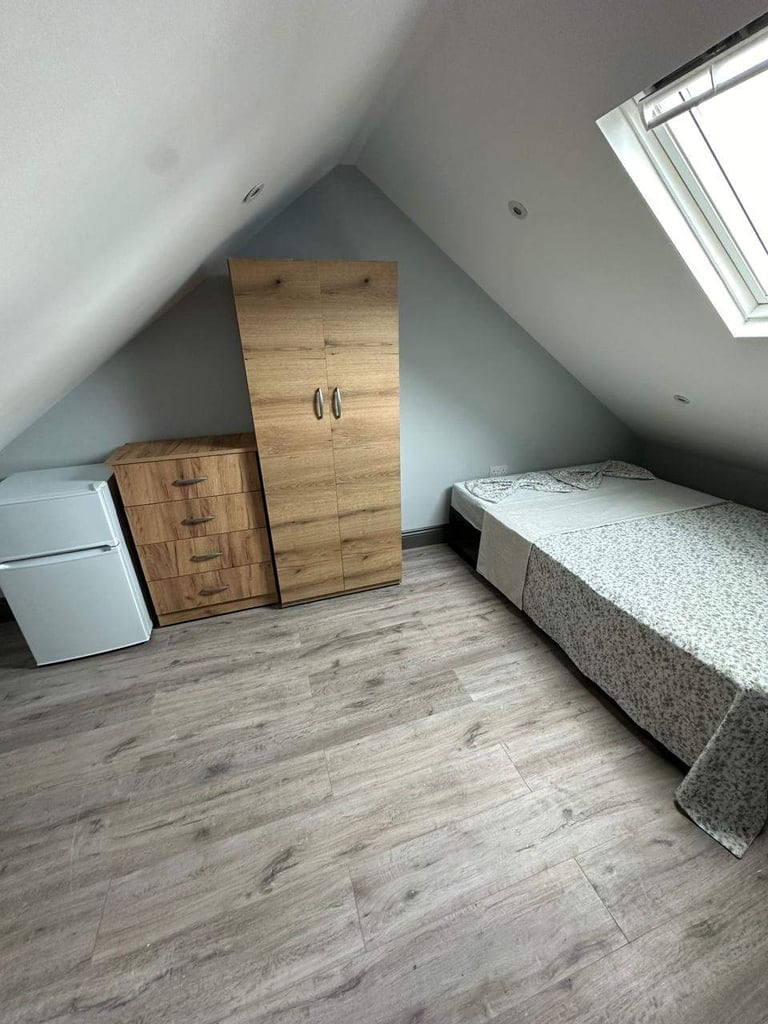DOUBLE ROOM AVAILABLE NOW Havelock Road N17  – walking minutes from station