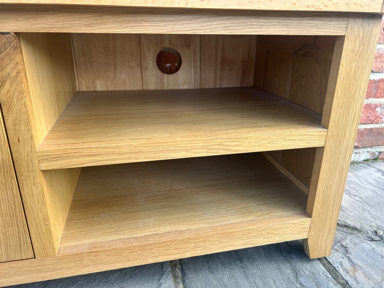 Solid Oak TV Stand - Excellent Condition 