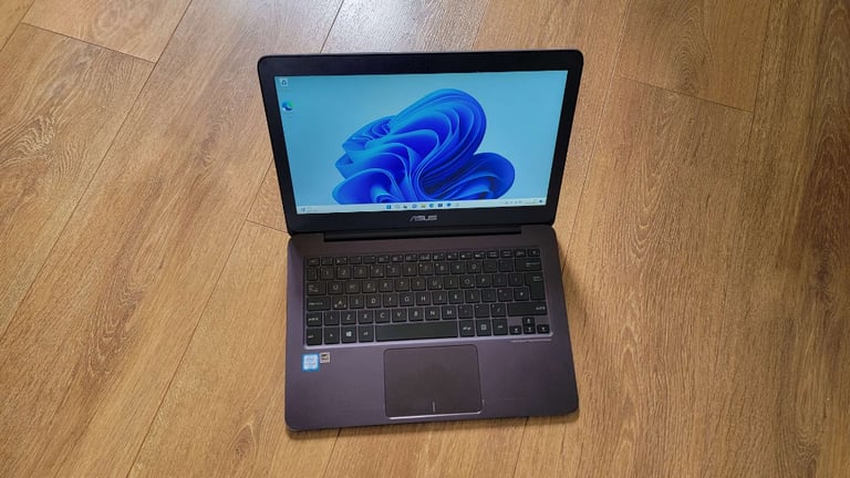 ASUS ZenBook UX305C UltraBook laptop QHD+ 3200x1800 Premium IPS screen
