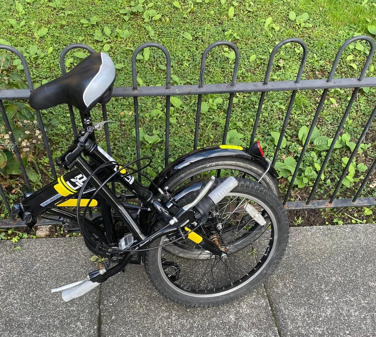 Lovely folding bike 6 speed in very good condition Fully functional 