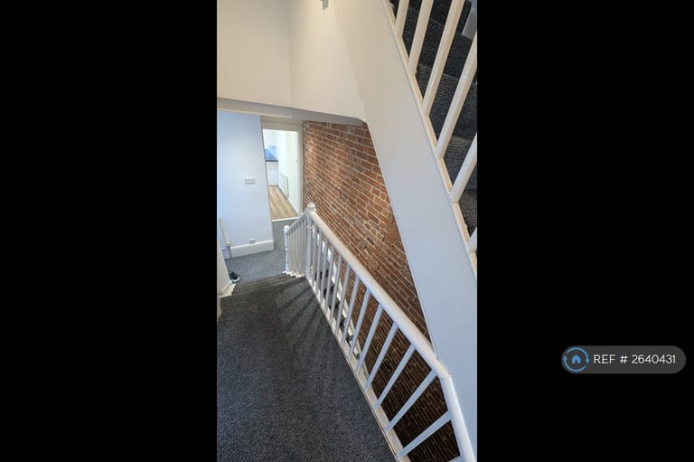 3 bedroom flat in Wincheap, Canterbury, CT1 (3 bed) (#2640431)