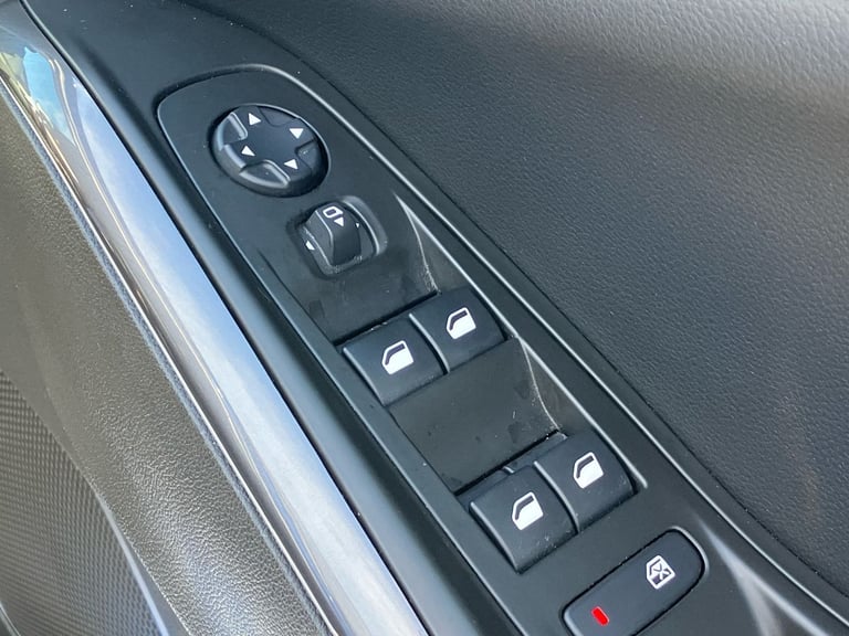 2021 Vauxhall Grandland X 1.2 Turbo Griffin Edition 5dr Hatchback PETROL Manual