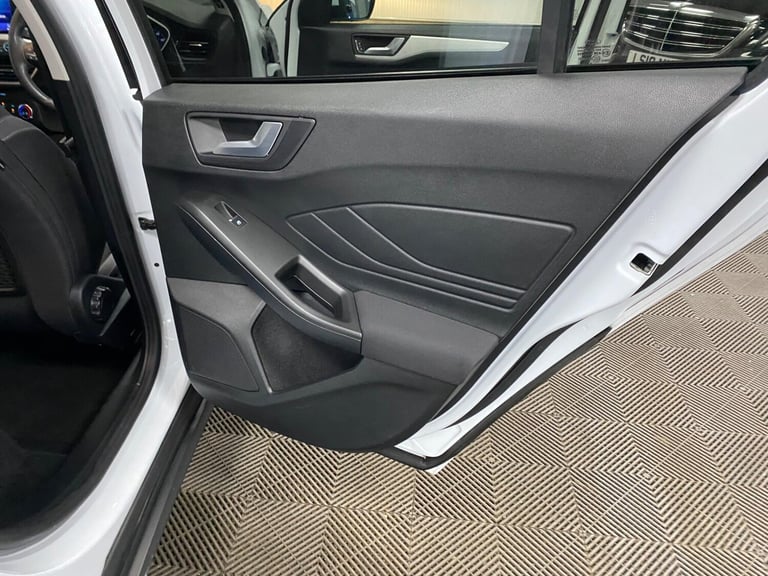 2019 Ford Focus 1.0T EcoBoost Zetec Euro 6 (s/s) 5dr HATCHBACK Petrol Manual