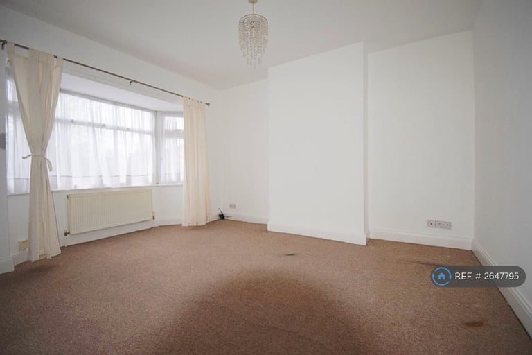 2 bedroom flat in Selborne Gardens, London, NW4 (2 bed) (#2647795)