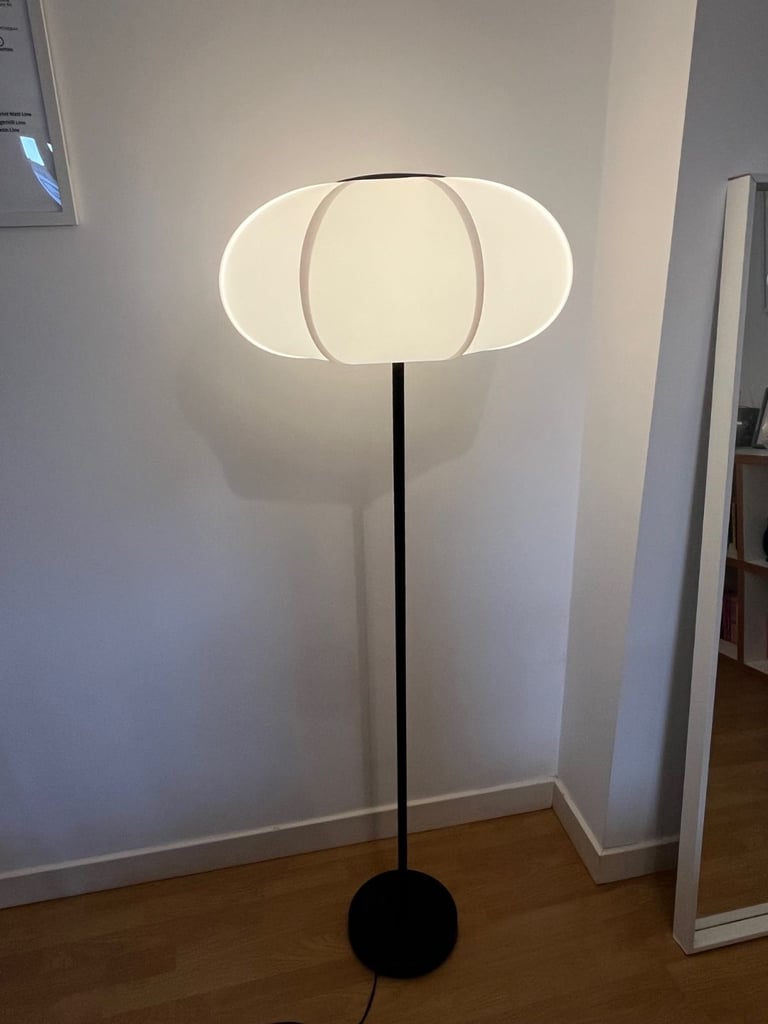 Standing Floor Lamp - Great Condition