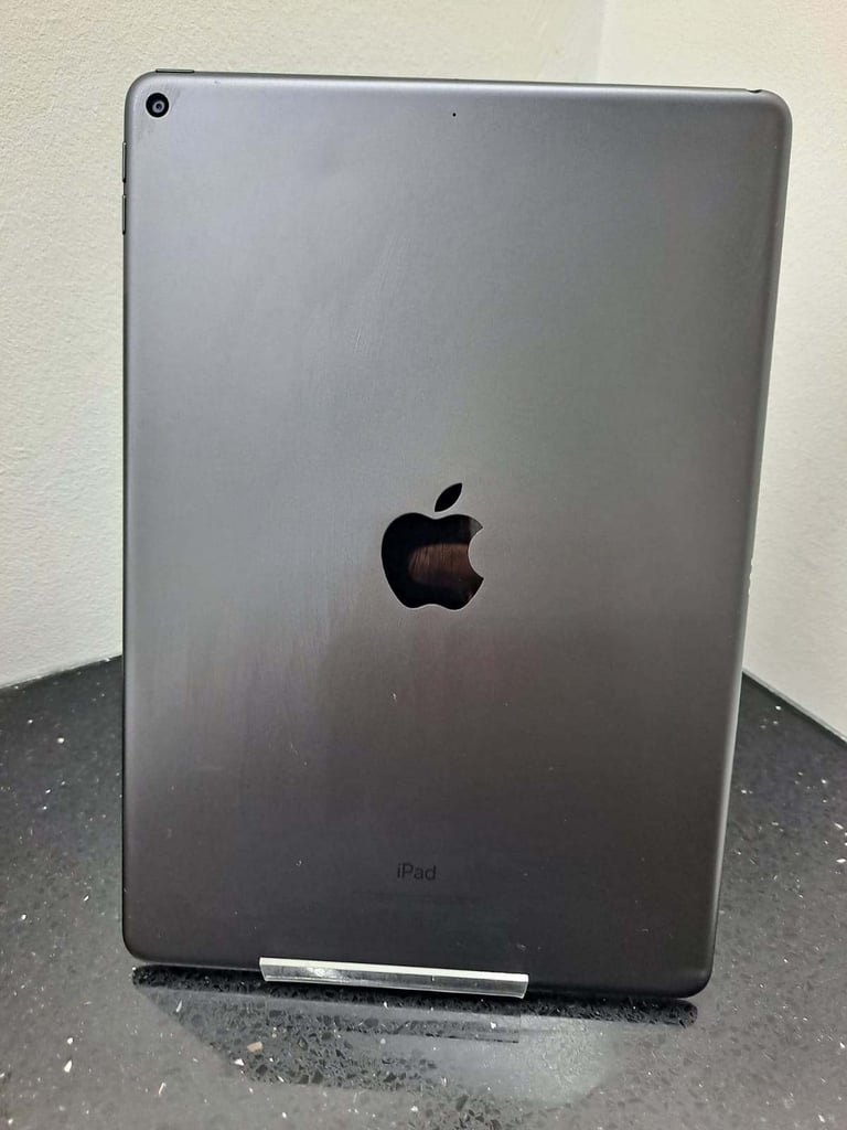 GENUINE APPLE IPAD AIR 3RD GEN 64GB 10.5 INCHES RATINA DISPLAY REFURBISHED EXCELLENT WIFI