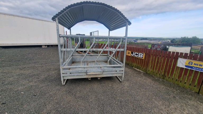 Galvanised cattle box feeder with diagonal barriers & roof tractor 