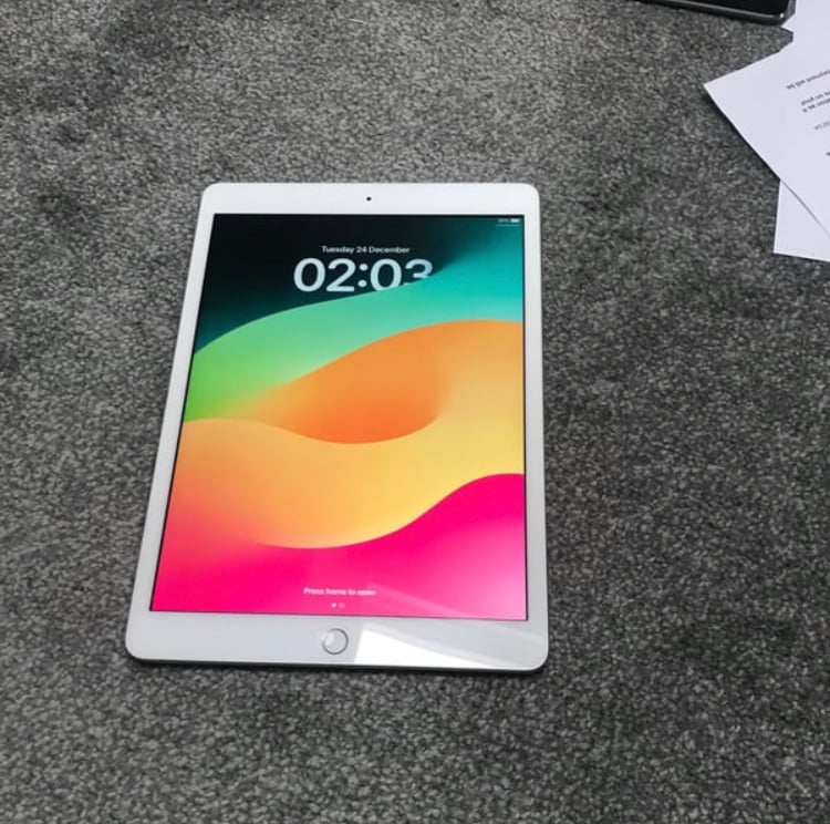 image for Apple iPad 7th generation excellent condition 