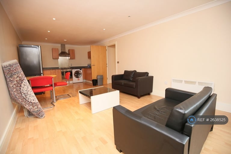2 bedroom flat in Osbourne House, Coventry, CV1 (2 bed) (#2638525)
