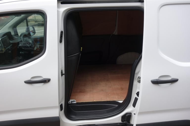 Peugeot Partner 1000 1.5 BlueHDi 100 Professional Van DIESEL MANUAL 2019/69
