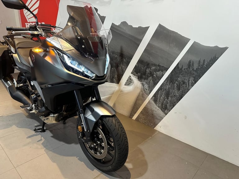 Honda NT 1100 DCT 2025 with 1644 miles + Panniers 