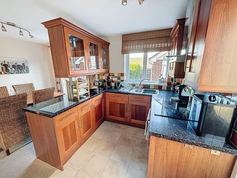 2 bedrooms in ROOM IN Braithwell Drive, Stoke-on-Trent, Staffordshire, ST2 7NT