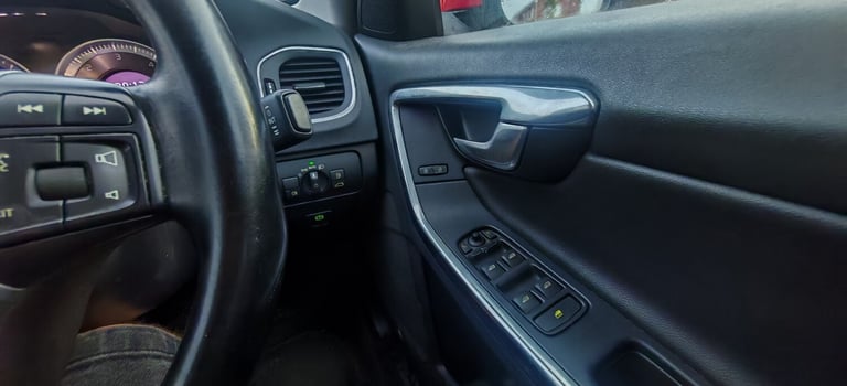 2012 Volvo S60 D5 [215] SE Lux Nav 4dr Geartronic SALOON Diesel Automatic