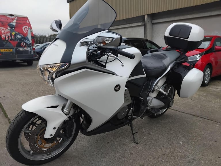 2011 11 HONDA VFR 1200 F-A WHITE VFR1200F FULL LUGGAGE SPORTS TOURER NEW MOT