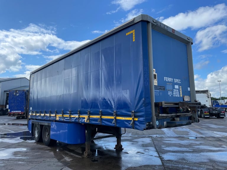 SDC 27FT TANDEM AXLE URBAN CURTAINSIDE TRAILER – 2011 – C315332